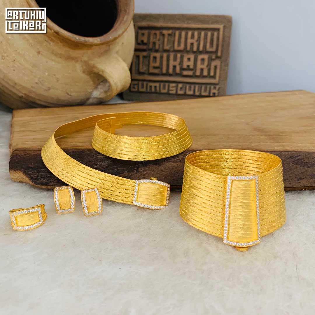 hand-crafted-women’s-jewellry
