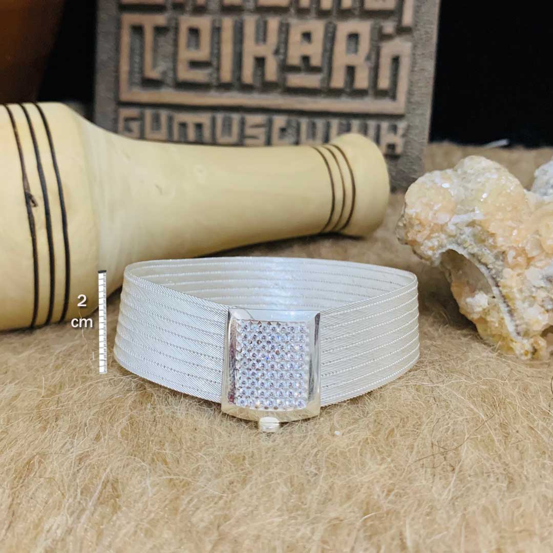 silver-handcrafted-women’s-bracelet