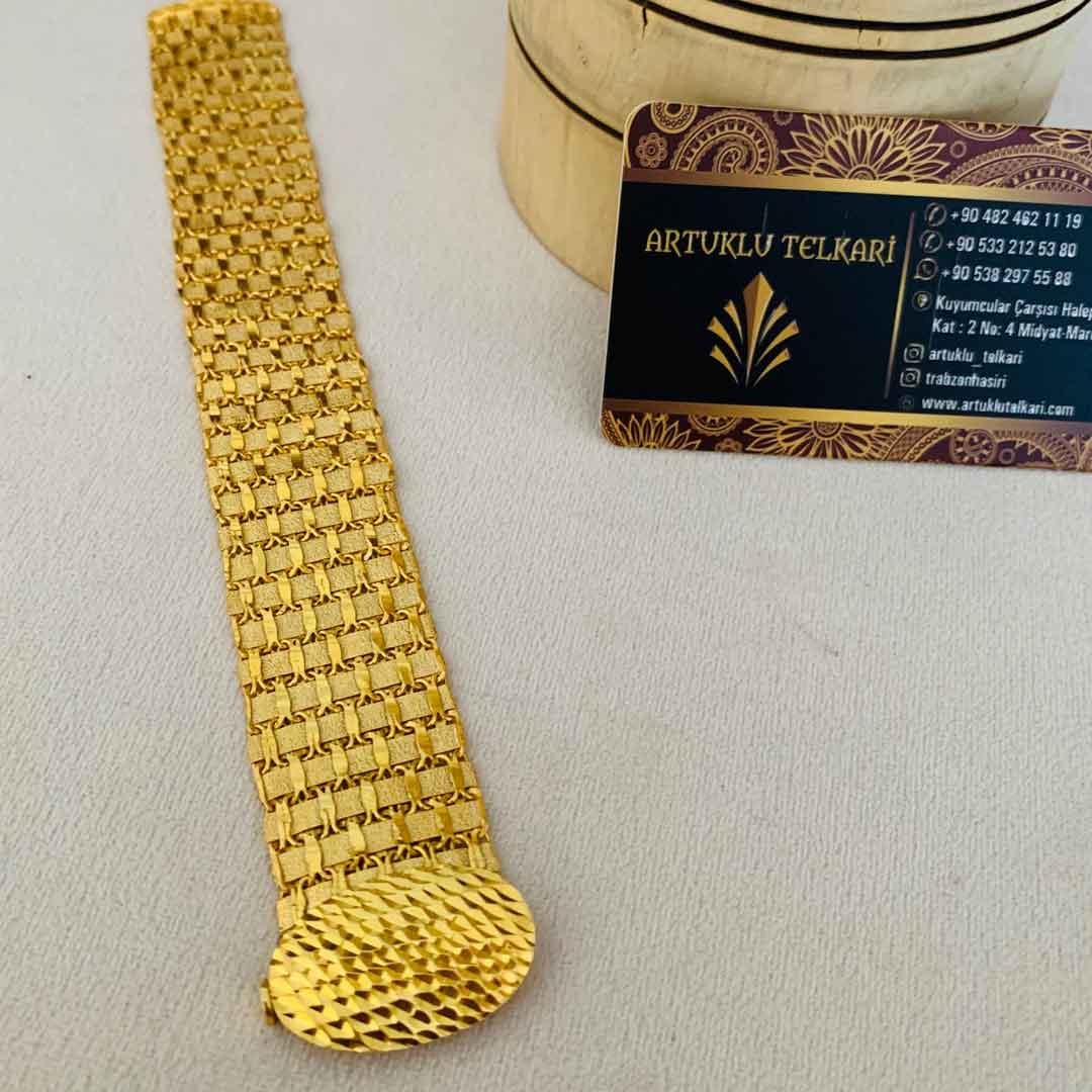 gold-bracelet