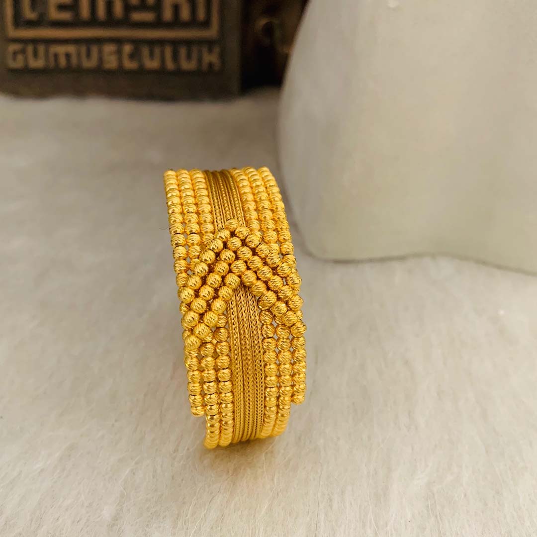 gold-plated-dorika-bracelet