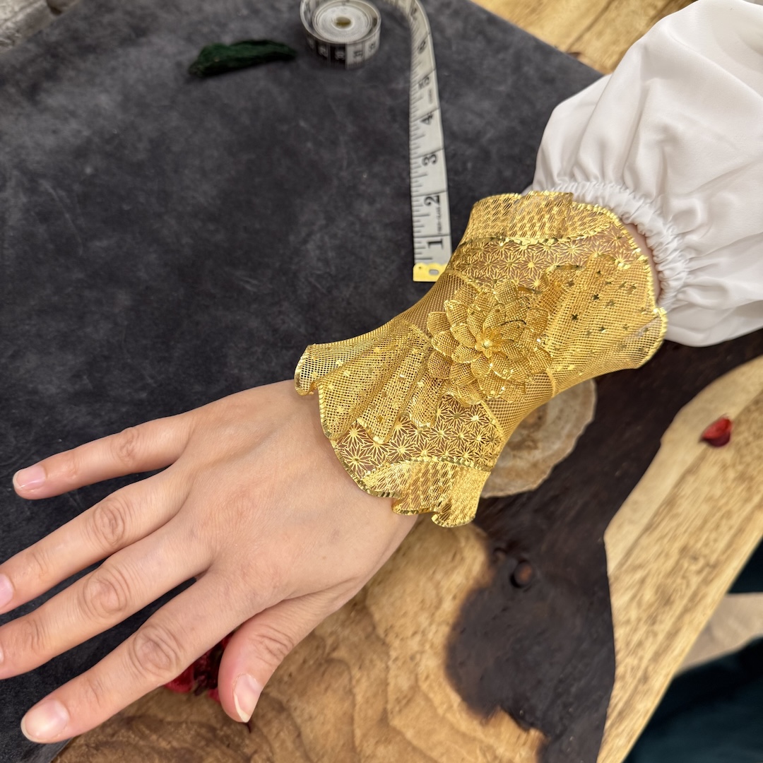 gold-plated-women’s-bracelet