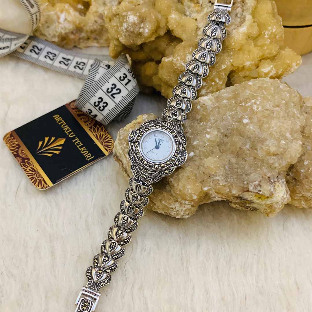 watch-womens-model