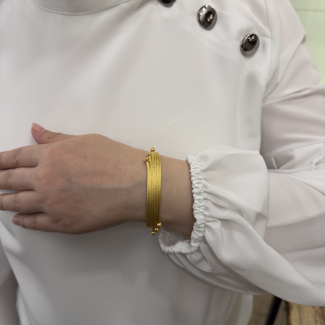 gold-model-silver-bracelet
