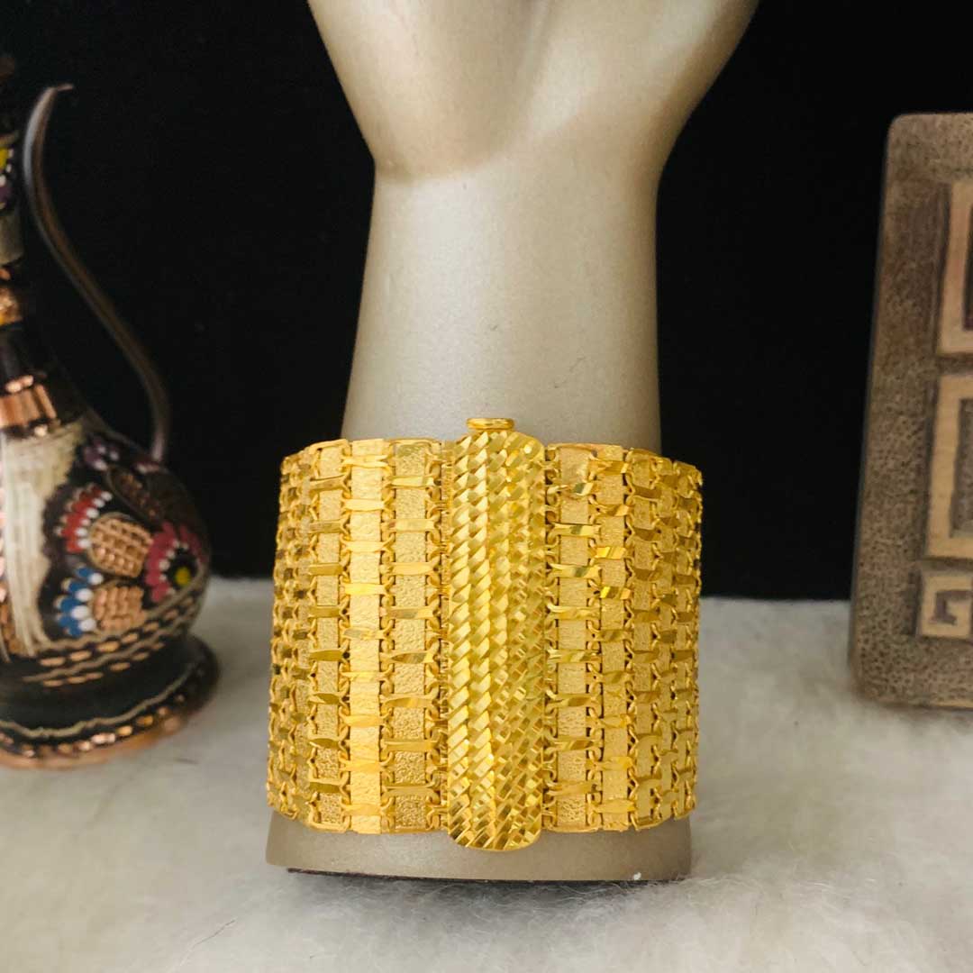 gold-women-bracelet