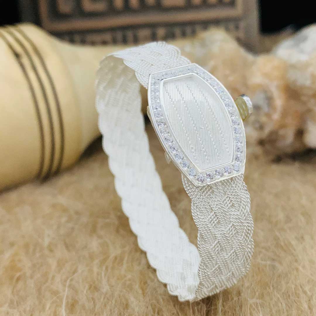 hand-made-women’s-bracelet