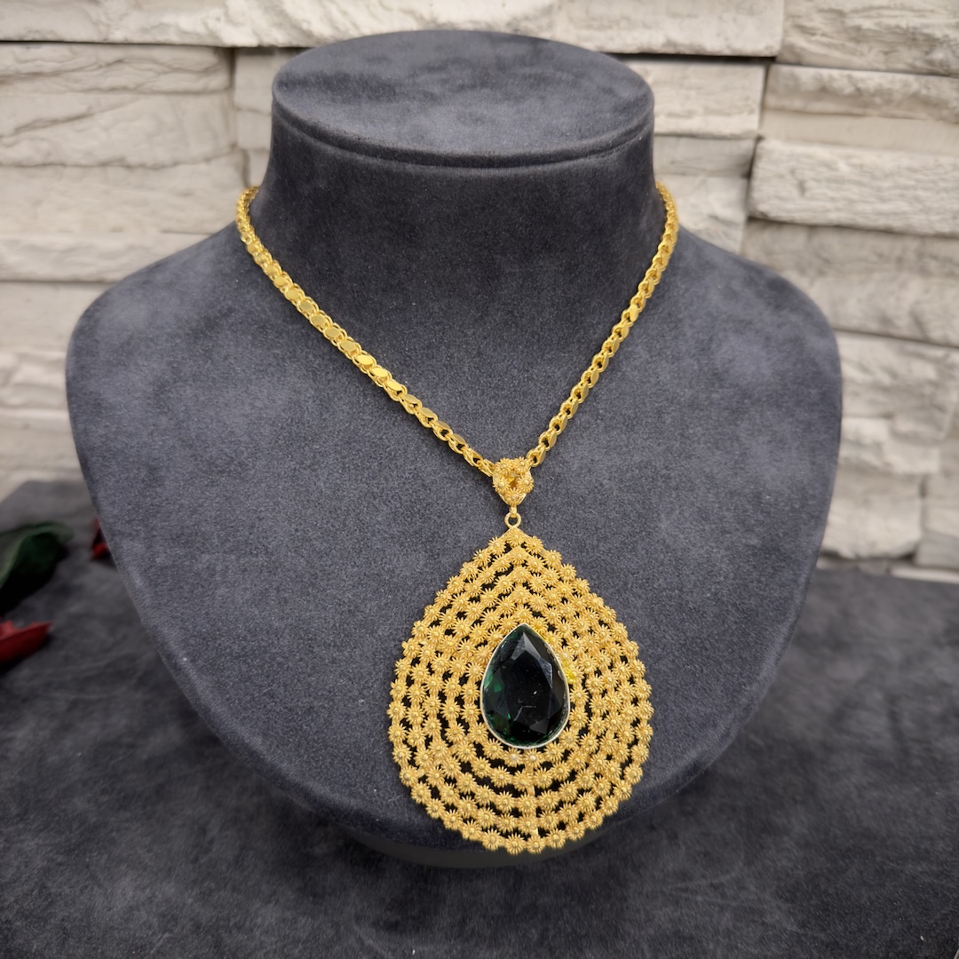 altin-modeli-yesil-tasli-telkari-kolye