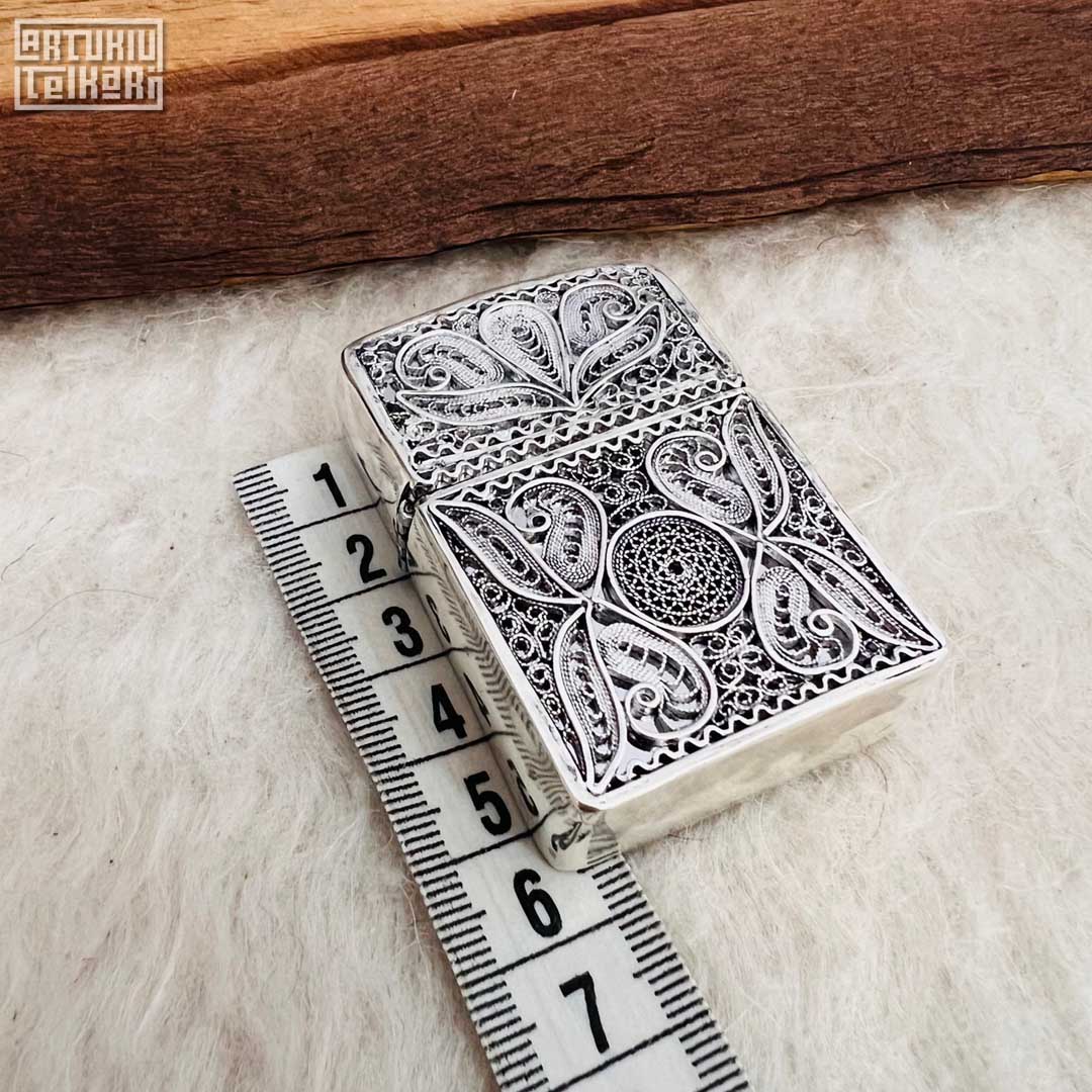 Accendino Zippo in argento