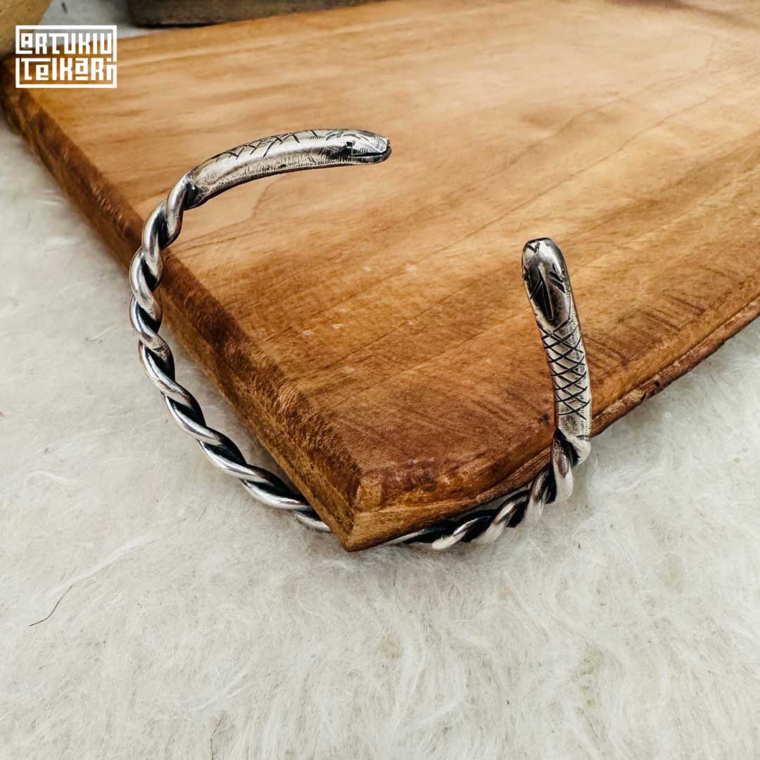 yılan-basli-antik-erkek-bilezik-modelleri