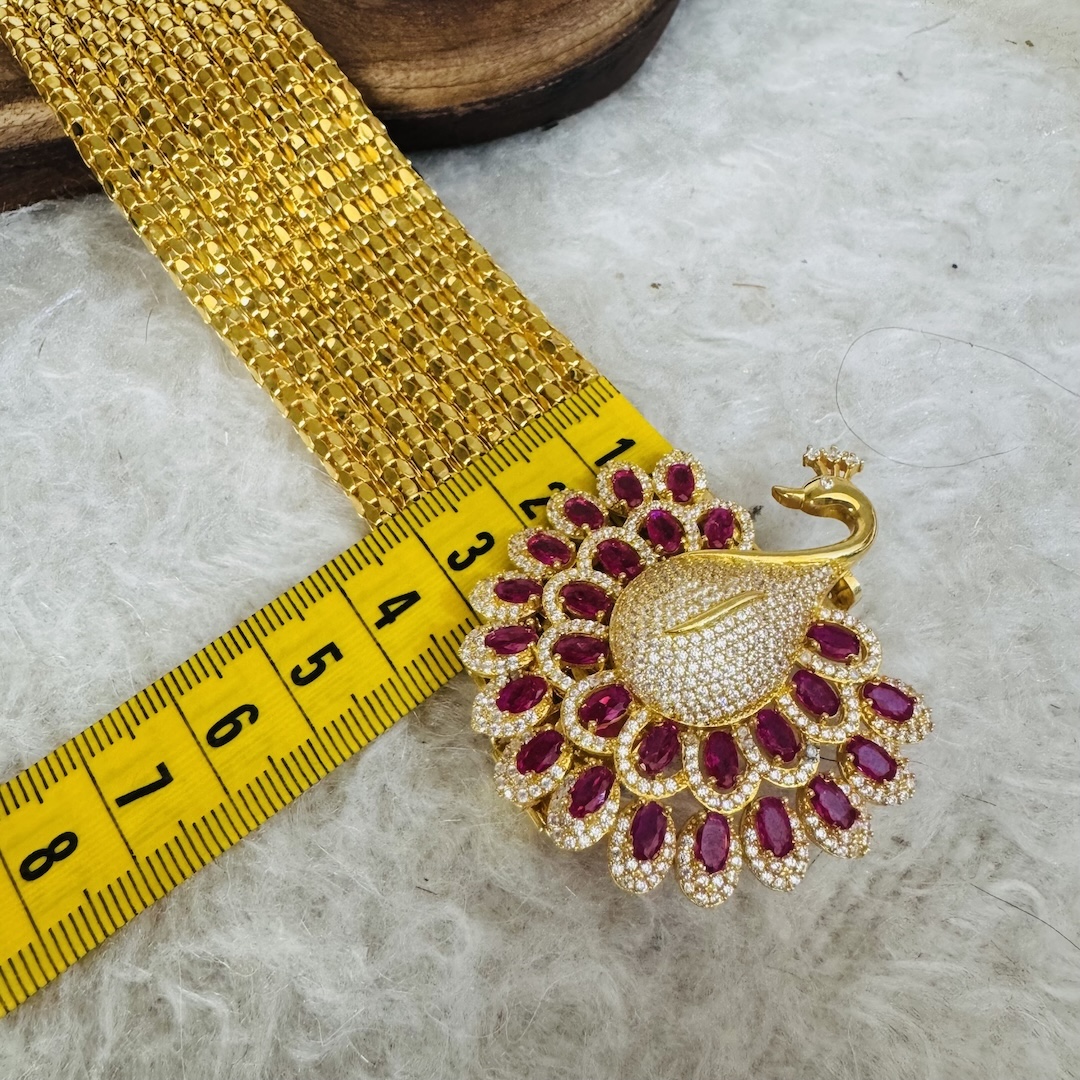 gold-model’s-bracelet