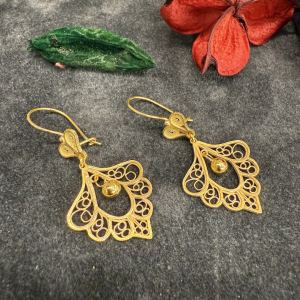 Uzak Şehir Dizisi Nare Telkari Küpe Modeli