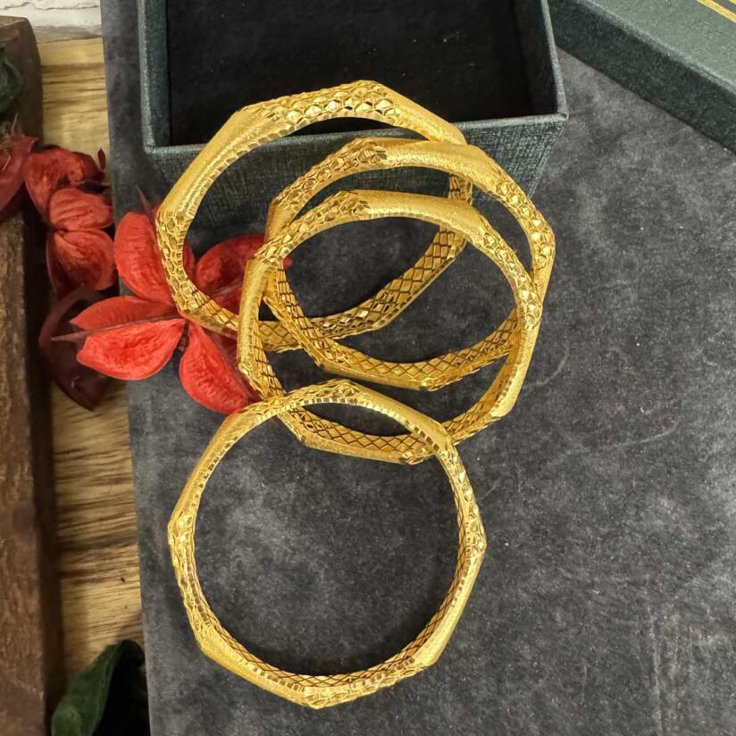 dubai-model-bracelet
