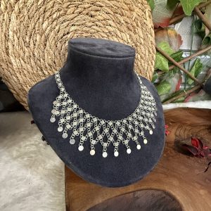 Dört Sıralı Pullu Gümüş Kişniş Bayan Kolyesi