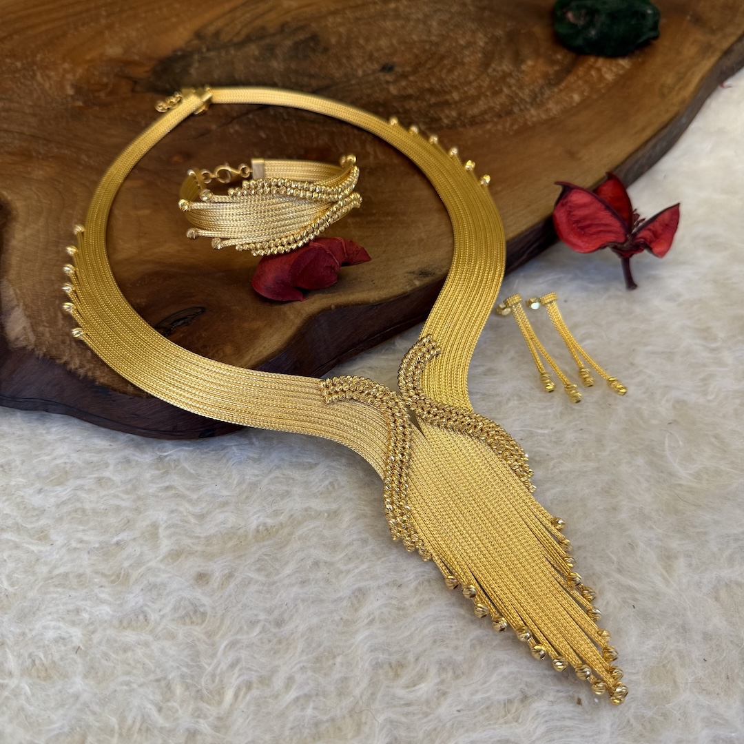gold-model-dorika-women’s-jewellry