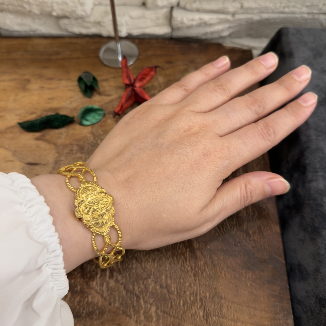 orgulu-altin-modeli-gumus-bilezik