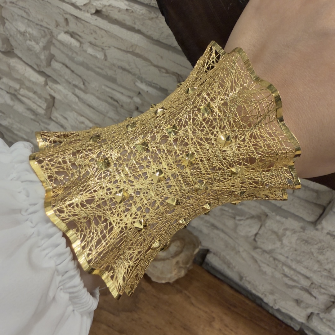 altin-modeli-piramit-desenli-fizyon-gelin-gülü-bilezik