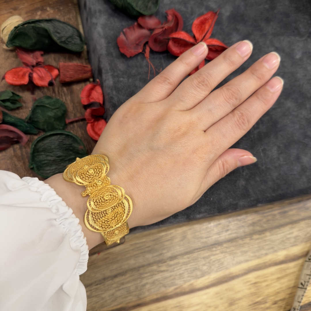 telkari-islemeli-fiyonklu-el-işi-tasarim-bayan-bilezigi